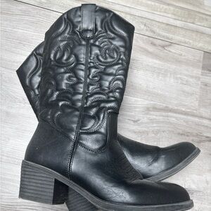 Elegant Black Embroidered Heeled Boots
